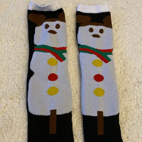 โค๏ธ Disney Snowman Christmas Socks NWOT - Picture 3 of 3